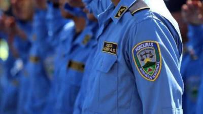 Agentes de la Policía Nacional formados en fila. Foto referencial.