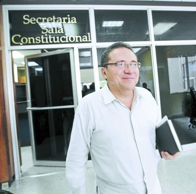 Enrique Flores Lanza a juicio por L30 millones del FHIS