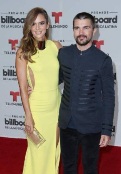 Karen Martínez y Juanes en la alfombra roja de los Premios Billboard 2016.