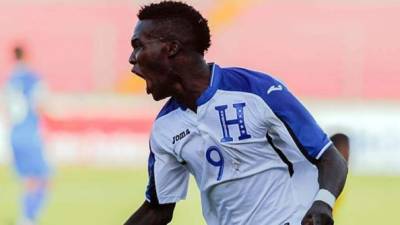 Román Rubilio Castillo celebrando uno de sus goles contra El Salvador.