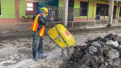 Al menos 45 militares se trasladaron a trabajar en la limpieza y recuperación de Chotepe y Chamelecón.