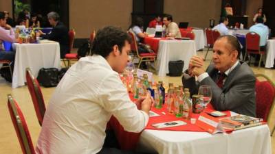 Empresarios ticos reunidos con sus homólogos hondureños del sector de “snacks” en agosto de 2014.