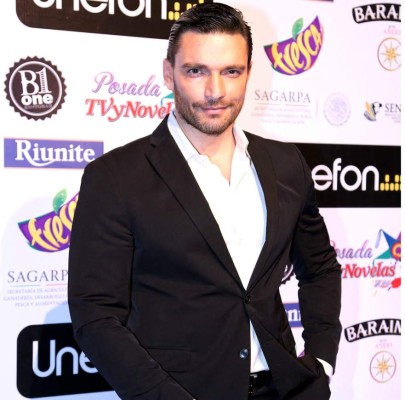 Julian Gil se convierte en mujer