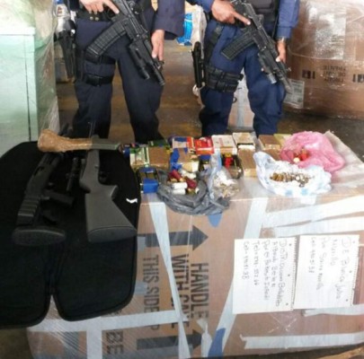 Decomisan armas y munición en aduana de Toncontín
