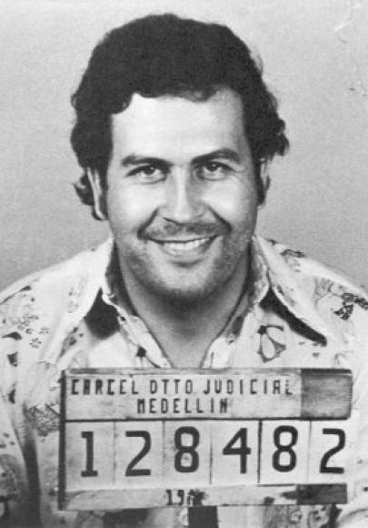 Pablo Escobar apareció durante seis años consecutivos (1987-93) en el listado de los hombres más ricos del mundo de Forbes. En su primera aparición, la publicación calculaba que su flujo de caja alcanzaba los 3,000 millones de dólares de la época y su patrimonio neto más de 2,000 millones.