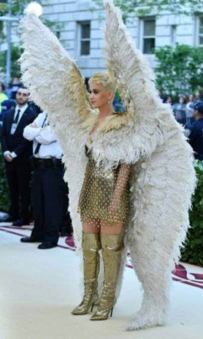 Katy Perry llegó a la gala como un ángel.