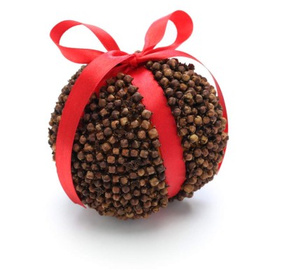 spiced orange pomander balls, scented christmas decoration