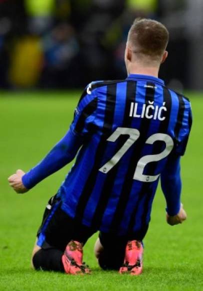 El delantero esloveno Josip Iličić festejando su gol contra el Valencia, el 3-0 del Atalanta. Foto AFP