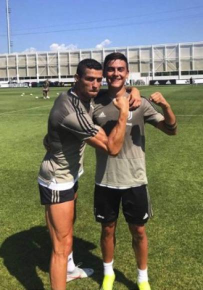 Así como ya lo hicieron sus parejas, Cristiano y Paulo Dybala, quienes se autodenominan como 'la dupla vencedora' de la Juventus.