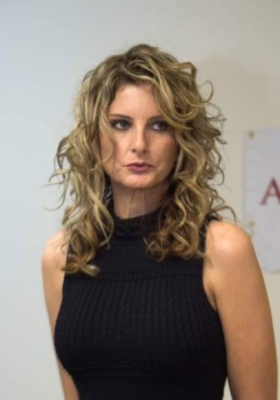 5. Summer Zervos, exconcursante de El Aprendiz, denunció que el magnate la besó sin su consentimiento en su oficina de Nueva York cuando ella lo visitó para pedirle consejos financieros. Summer agregó que en otro incidente en Beverly Hills, Trump la besó 'agresivamente' y la tocó inapropiadamente.