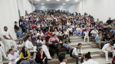 Los estudiantes de Medicina acordaron en asamblea que no se sumarán a las protestas para evitar perder el periodo académico.