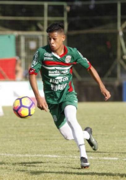 Cristian Cálix ha sido la grata sorpresa en el actual Torneo Apertura 2017--2018 del fútbol hondureño con el Marathón. Este mediocampista posee un gran talento con apenas 18 años de edad.