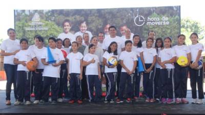 Docentes de varias escuelas se reunieron en el centro de educación básica Francisco Morazán para el lanzamiento de la campaña. Foto: Amílcar Izaguirre