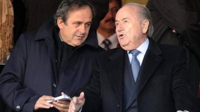 Platini está convencido que Blatter no seguirá en la Fifa.
