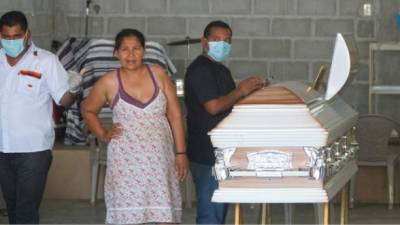 El cuerpo de Carlos Alvarado Salgado lo velaron en una iglesia del bordo de Bermejo.