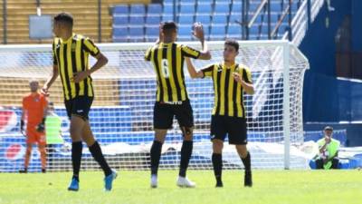 El mediocampista Jhow Benavídez anotó el gol del Real España en Guatemala. Foto cortesía Twitter @Deportes_PN.