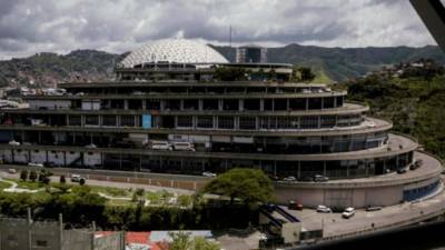 El Helicoide, la sede en Caracas del Servicio Bolivariano de Inteligencia Nacional (Sebin), se ha convertido en el centro de 'torturas' del régimen de Nicolás Maduro adonde son enviados los presos políticos opositores al Gobierno chavista, según han denunciado ex presos y ONGs locales.