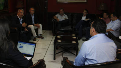 Los representantes legales de Sulambiente se reunieron ayer con el alcalde Armando Calidonio y otros corporativos.