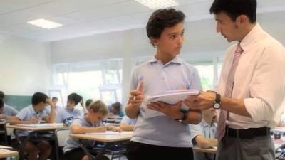 Los maestros juegan un papel muy importante en la transición de primaria a secundaria del estudiante.