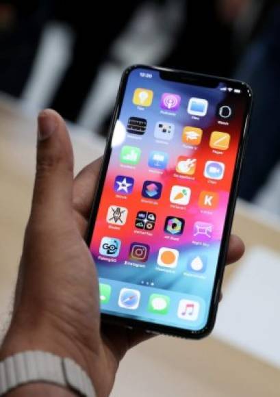 5. SISTEMA OPERATIVO<br/>Los nuevos iPhones son los primeros que incorporan la versión más reciente del sistema operativo de Apple, la iOS 12 <br/>