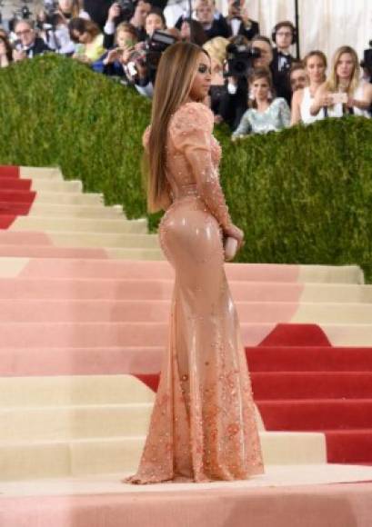 Beyoncé en un vestido de Givenchy.