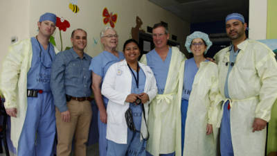 Médicos hondureños y norteamericanos se unen para ayudar a enfermos.