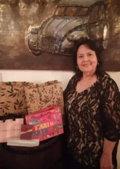 Lourdez Díaz está muy feliz de tener a su mamá y de poder festejarle en esta fecha.