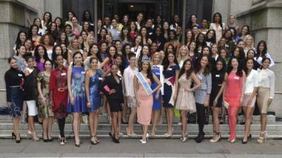 Miss Mundo 2014 inició con filmaciones. Megan Young reina saliente, luce espléndida con las hermosas delegadas. La final de la competencia será el 14 de diciembre desde Londres.