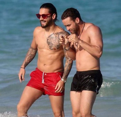 Maluma y Prince Royce encienden las redes con su visita a la playa