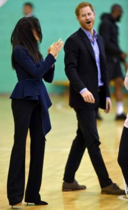 Tras el evento, Meghan y Harry hicieron equipo con los graduados de Coach Core para un juego de netball, una práctica similar al basquetbol.