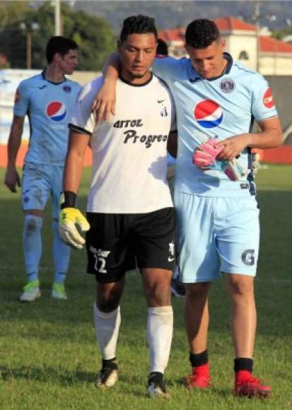 Marlon Licona, portero del Motagua, junto a Harold Fonseca, su excompañero en el Motagua.