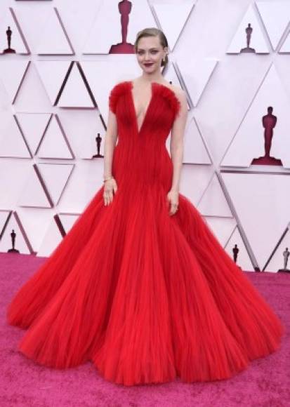 Amanda Seyfried es una de las mejores vestidas de la ceremonia.