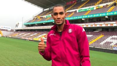 Bengtson con la indumentaria deportiva de su nuevo club. FOTO SAPRISSA.