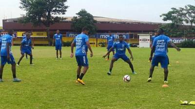 La Bicolor entrenó en la cancha del club ecuatoriano Barcelona de Guayaquil.