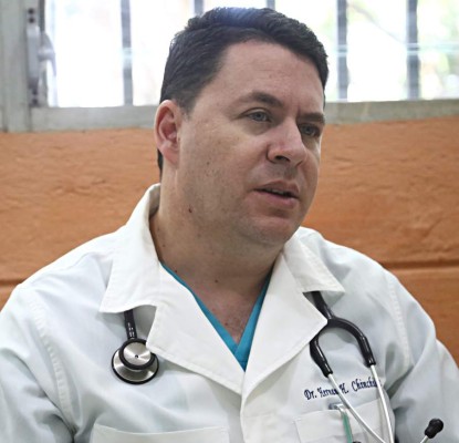 Hondureños encuentran salud gratis en El Salvador