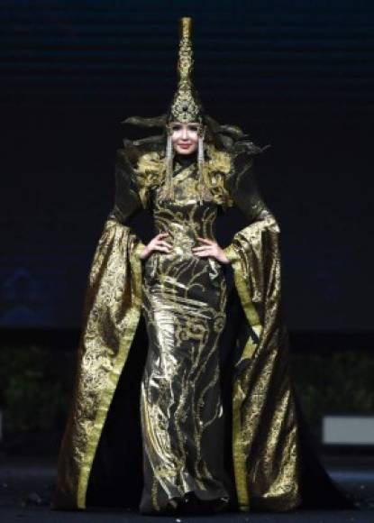 Dolgion Delgerjav, Miss Mongolia 2018 walks on stage during the 2018 Miss Universe national costume presentation in Chonburi province on December 10, 2018. (Photo by Lillian SUWANRUMPHA / AFP)
