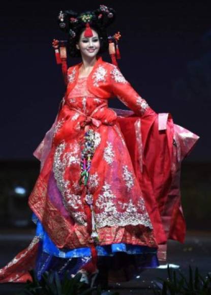 Baek Ji Hyun, Miss Korea 2018 walks on stage during the 2018 Miss Universe national costume presentation in Chonburi province on December 10, 2018. (Photo by Lillian SUWANRUMPHA / AFP)