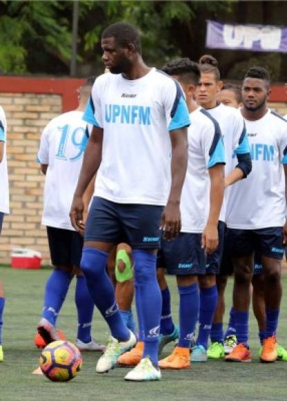 Jerrick Díaz está a prueba en la UPNFM. 'Con lo de Jerryck Díaz estamos viendo lo que pasa ya que ha estado un poco sin entrenar, pero vamos a ver si él si aproxima en su parte física y ritmica de futból de equipo', dijo el técnico Salomón Nazar.