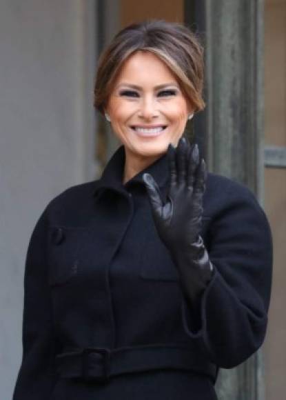 Melania se ha mostrado radiante en París tras la polémica levantada por la ex primera dama, Michelle Obama, que le pidió que 'se ponga a trabajar' y que deje el papel de víctima de lado.