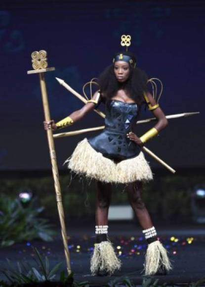Diata Hoggar, Miss Ghana 2018 walks on stage during the 2018 Miss Universe national costume presentation in Chonburi province on December 10, 2018. (Photo by Lillian SUWANRUMPHA / AFP)