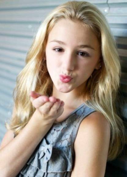 Chloe Lukasiak (Antes)<br/><br/>Se retiró en la cuarta temporada de la seria Dance Moms, para luego formar parte del equipo de baile “Studio 19 Dance Complex”.