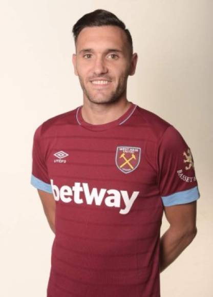 El West Ham ha fichado al delantero español Lucas Pérez por 4.400.000 €. Firma hasta junio de 2021.