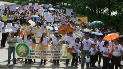 Más de 200 personas de la comunidad de Río Blanquito participaron en la marcha por la paz y respeto a la vida.