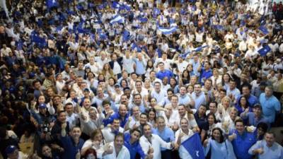 El presidente Juan O. Hernández, Nasry Asfura, Mauricio Oliva y Reinaldo Sánchez coronaron el encuentro azul en Danlí