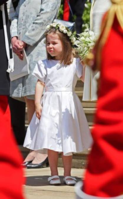 La princesa Charlotte se robó el espectáculo, saludando dulce y majestuosamente.