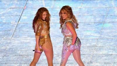 Shakira y Jennifer López llenaron el Super Bowl de sabor latino.