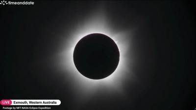 El eclipse solar total hizo que el día se oscureciera como si fuera plena noche durante un minuto.