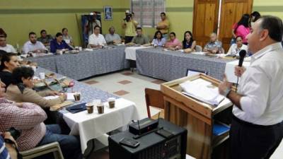 El alcalde Alexander López expuso las soluciones al problema.