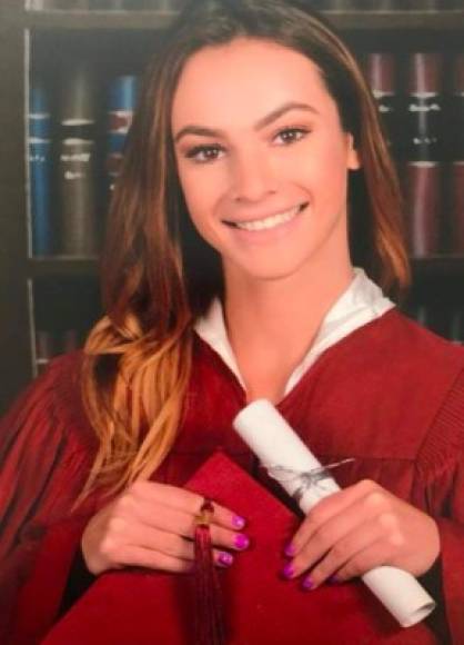 Meadow Pollack, una estudiante graduanda que planeaba asistir a la Universidad de Lynn, también murió en el tiroteo. La joven fue descrita por sus amistades como una 'estudiante inteligente y una chica asombrosa'.