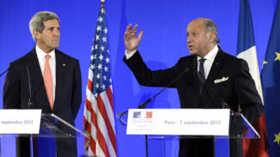 El secretario de Estado de Estados Unidos, John Kerry, y el ministro francés de Asuntos Exteriores, Laurent Fabius ofrecieron una conferencia de prensa.